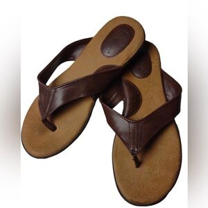 Born Zita Sandals / Flip Flops espresso size 9